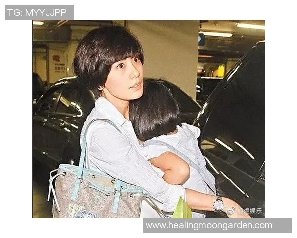 足球明星与母亲的深厚情感：从童年到辉煌成就的温暖陪伴与支持