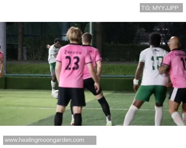 足球明星挑战台球技巧精彩瞬间大揭秘 足球明星挑战台球技巧精彩瞬间大揭秘